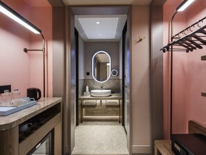 Free WiFi, bed sheets, wheelchair access