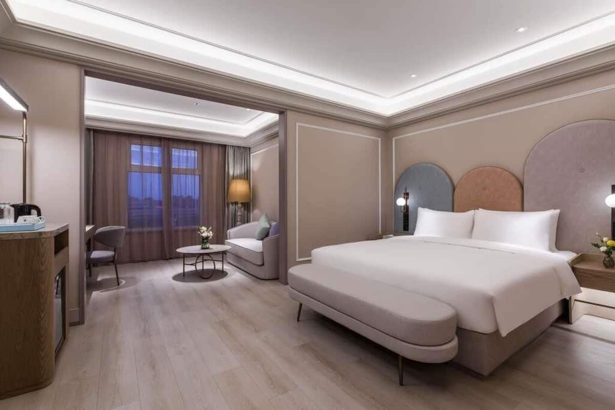 Standard Room, 1 King Bed | Free WiFi, bed sheets, wheelchair access