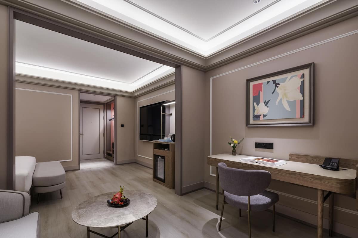 Quarto luxo, 1 cama King | Quartos à prova de som, Wi-Fi de cortesia, roupa de cama