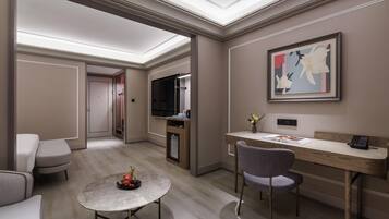 Quarto luxo, 1 cama King | Quartos à prova de som, Wi-Fi de cortesia, roupa de cama
