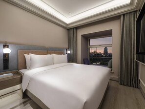 Room, 1 King Bed | Soundproofing, free WiFi, bed sheets, wheelchair access
