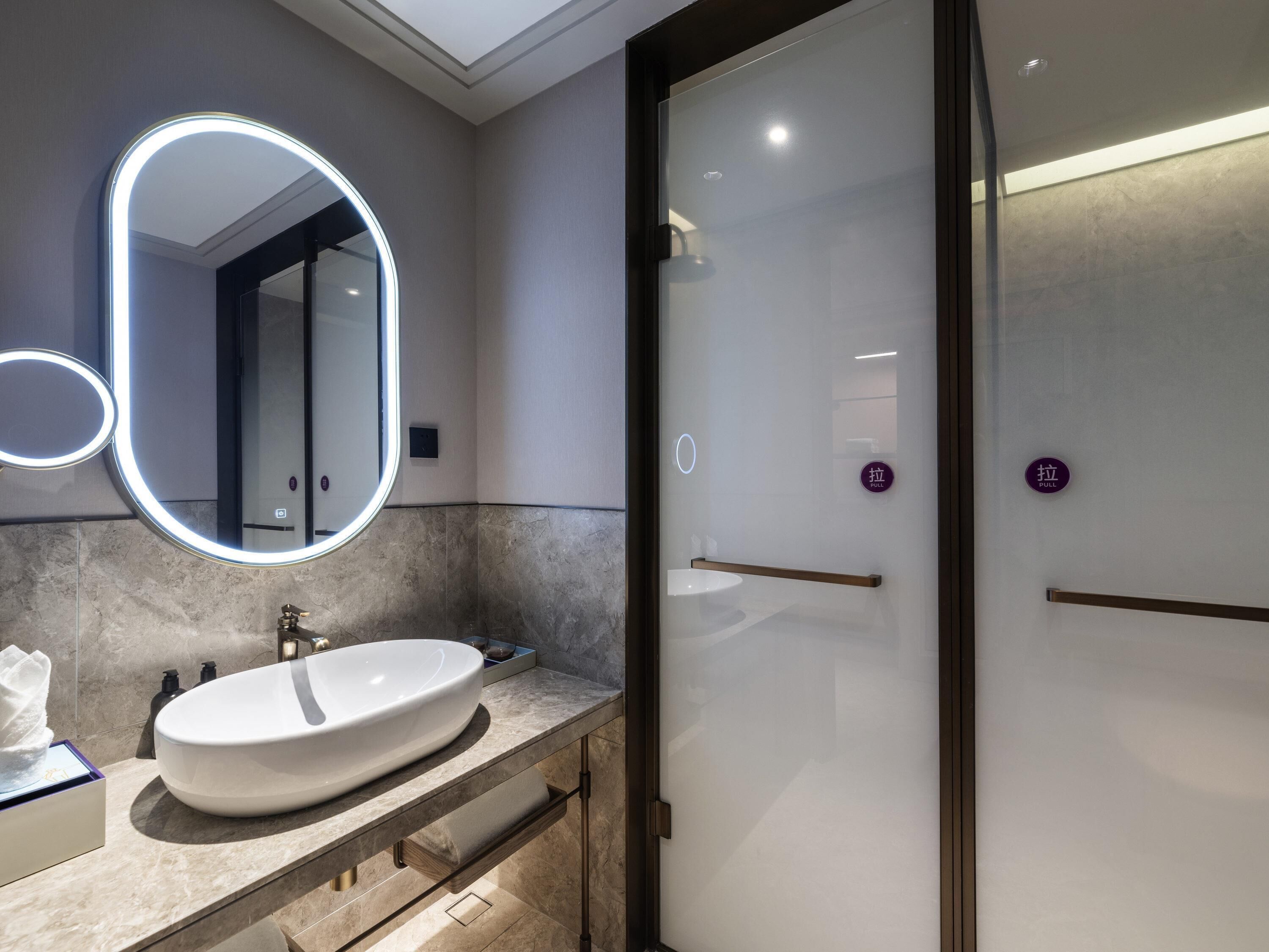 Oda, 1 En Büyük (King) Boy Yatak | Ücretsiz kablosuz İnternet, çarşaf takımı 