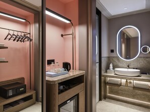 Free WiFi, bed sheets, wheelchair access