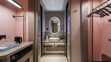 Free WiFi, bed sheets, wheelchair access