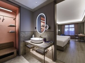 Free WiFi, bed sheets, wheelchair access