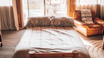 2 bedrooms, in-room safe, iron/ironing board, free WiFi