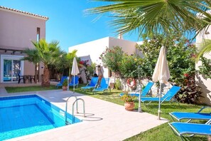 Outdoor pool - Azure Beach Villas (Nopigia Kissamou)