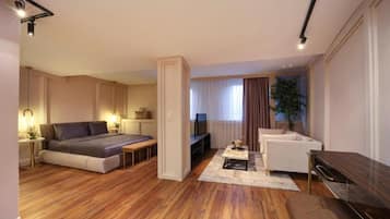 King Suite with Jacuzzi | 2 kamar tidur, seprai premium, minibar, dan brankas