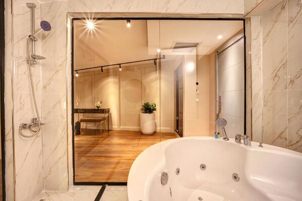 King Suite with Jacuzzi | Badezimmer