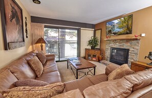 Televisión y chimenea 