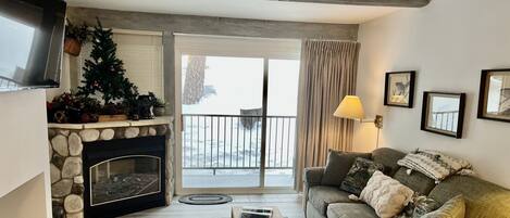 Télévision, cheminée