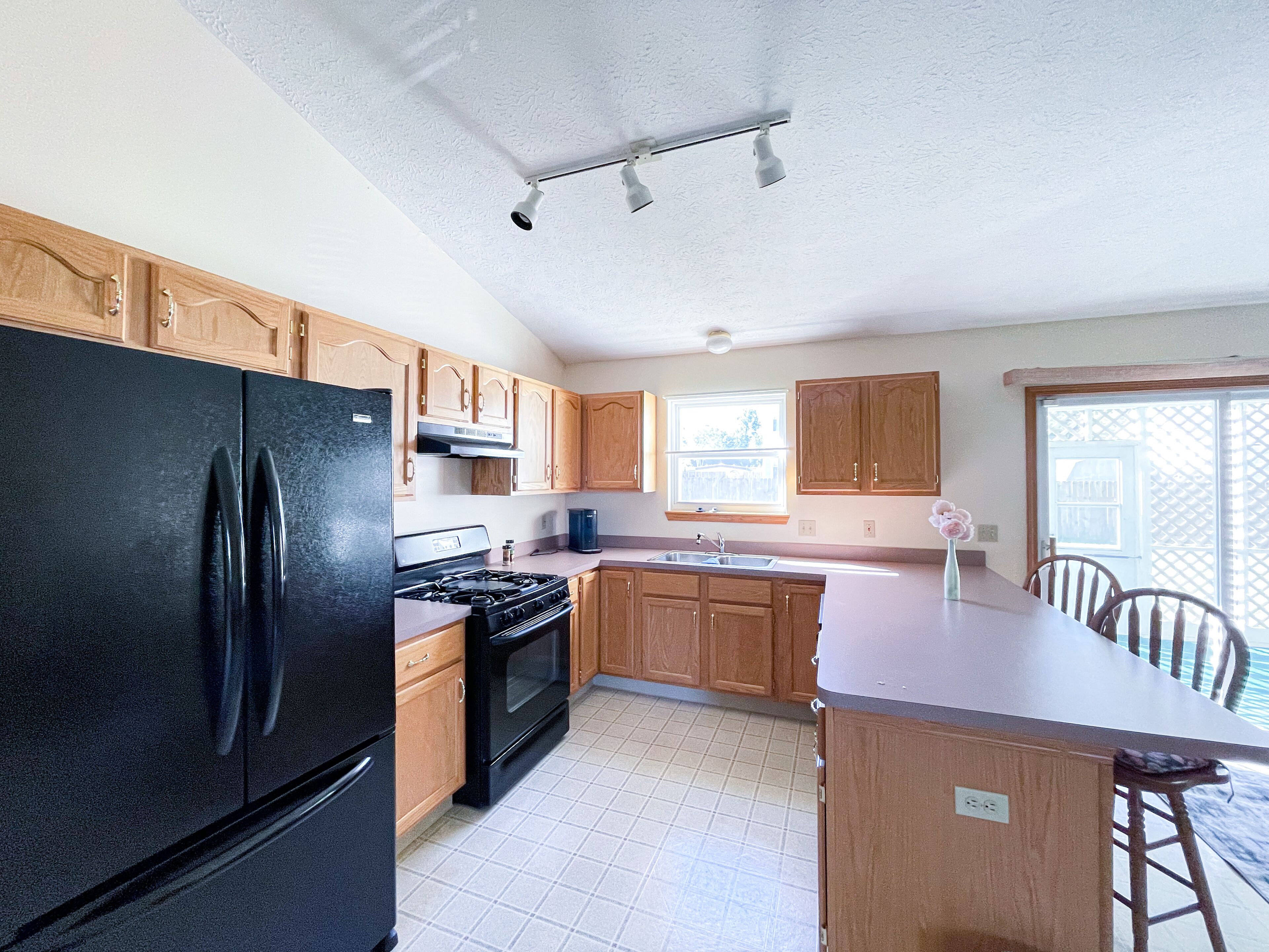 Cozy Ranch with covered patio in a nice neighborhood 