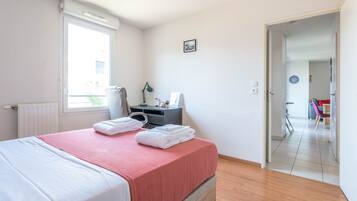 2 bedrooms, desk, iron/ironing board, travel crib