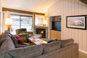 TV, fireplace