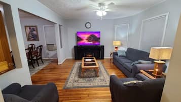 Smart TV, fireplace