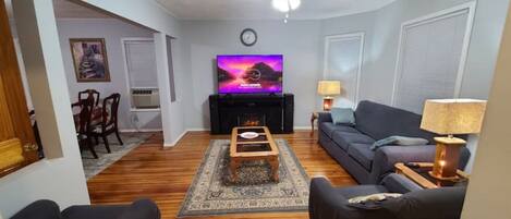 Smart TV, fireplace