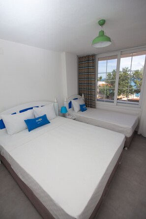 Family Triple Room | Premium bedding, in-room safe, blackout drapes, travel crib - MOJO TEL BEACH (Erdemli)
