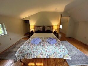 4 bedrooms, desk, iron/ironing board, free WiFi