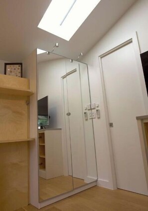 Interior - Newly Remodeled Serene Guest House (Austin)