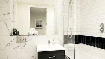 Standard Apartment | Bathroom