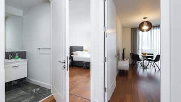 Business Apartment | 2 bedrooms, laptop workspace, iron/ironing board, travel cot