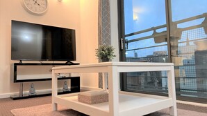 City Apartment, 2 Bedrooms | Living area | 55-inch LED TV with cable channels, TV, Netflix - Mosh Homes 01 (Salford)
