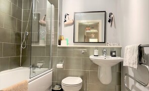 City Apartment, 2 Bedrooms | Private kitchen