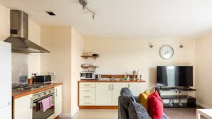 City Apartment, 2 Bedrooms | Living area | 55-inch LED TV with cable channels, TV, Netflix - Mosh Homes 01 (Salford)