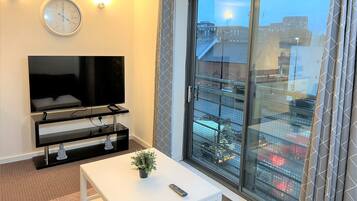 City Apartment, 2 Bedrooms | Living area