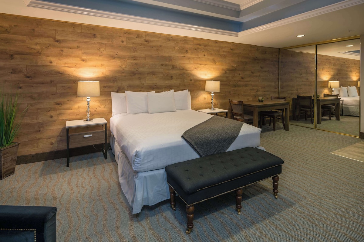 Suite, 1 King Bed, Non Smoking (Dining Table;Living Room) | Memory foam beds, desk, laptop workspace, blackout drapes