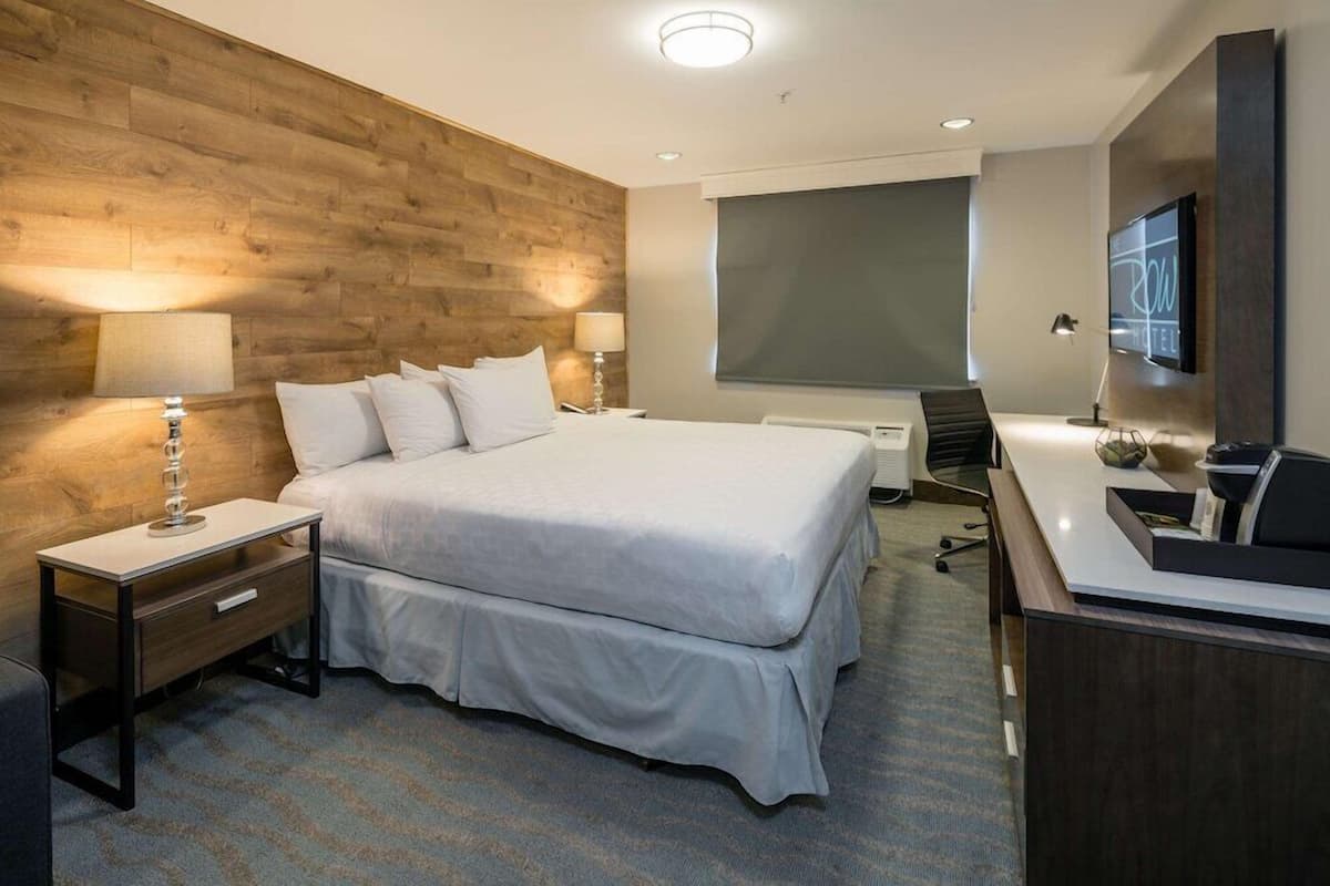 Camas con efecto memoria, decoración personalizada y muebles diferentes