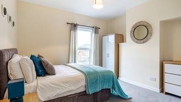 2 bedrooms, iron/ironing board, free WiFi, bed sheets