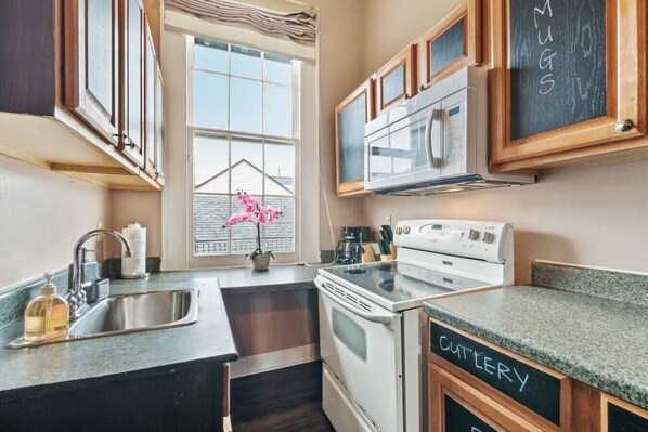 Fridge, microwave, oven, stovetop