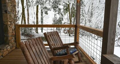 Pet Friendly, Polar Express, Hot tub, babbling creek