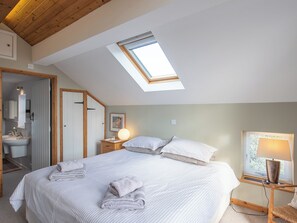 3 室のベッドルーム、WiFi (無料)、ベッドシーツ