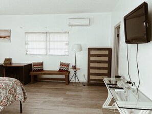 3 bedrooms, desk, iron/ironing board, travel cot