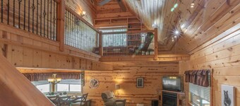 Heart of Georgia's Wine Country |Southern Living's Best Small Town in the South |Downtown Dahlonega