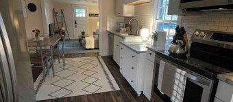 Cheerful 2-bedroom Edenton bungalow getaway