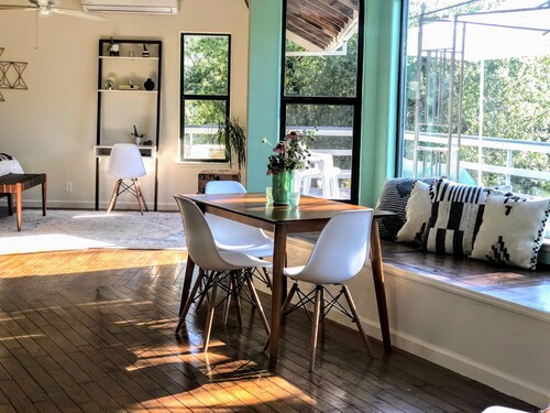 Hummingbird House - Scenic Peaceful Foothills Getaway only minutes from downtown