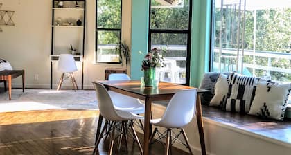 Hummingbird House - Scenic Peaceful Foothills Getaway only minutes from downtown