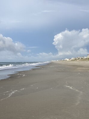 Beach nearby - Oceanside house with ocean views - short walk to the beach! (Emerald Isle)