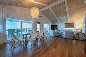 Dining - Dune Watch ~ 345 Pine St ~ Grayton Beach (Grayton Beach)