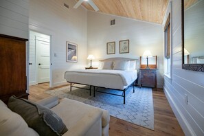 5 bedrooms, iron/ironing board, free WiFi, bed sheets - SALE~"DUNE WATCH"~Newly Renovated~Amazing Gulf & Park Views~Beach Gear~Beach (Grayton Beach)