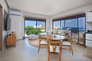 Smart TV - Spectacular 2BR Oceanview Condo w/ Rooftop Pool! (San Miguel de Cozumel)
