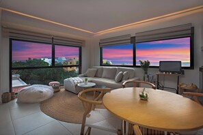 Smart TV - Spectacular 2BR Oceanview Condo w/ Rooftop Pool! (San Miguel de Cozumel)