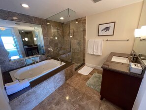Badewanne, Whirlpool, Haartrockner, Bidet
