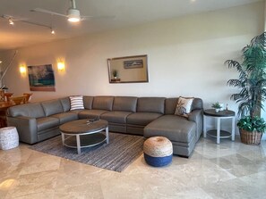 智能電視、足球機、乒乓球設施、音響