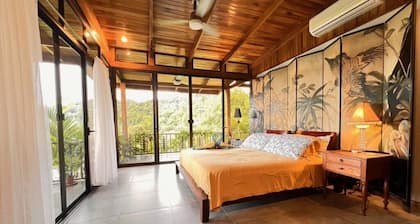 Romantic Retreat Volcano View! River Trail!