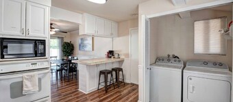 ✨ *NEW* Peaceful Modern Retreat w/ BBQ 🍗 Pool 🌊 Foosball ⚽️