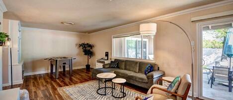 Téléviseur connecté, Netflix, table de baby-foot